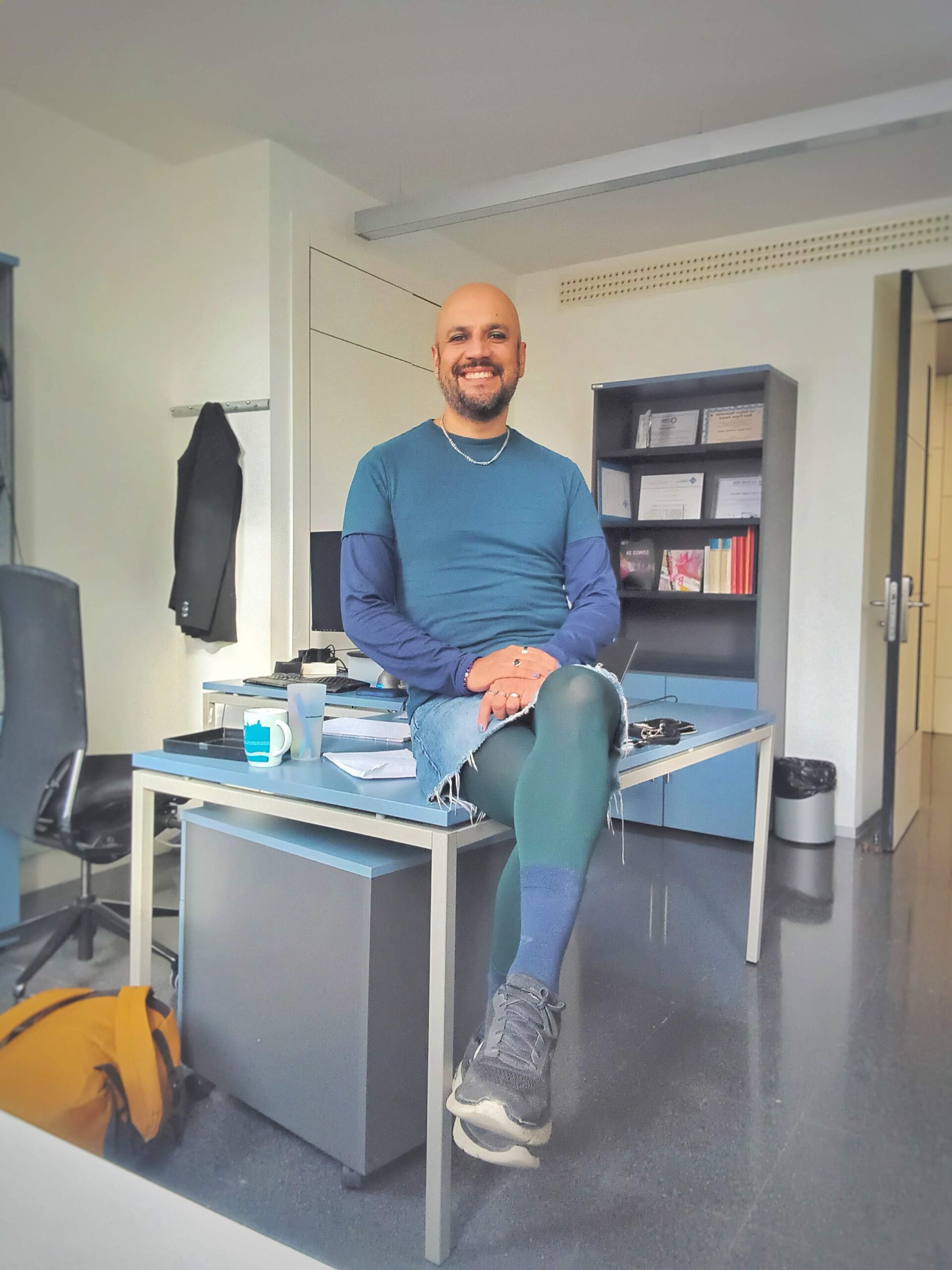 L'investigador Carlos Castillo al seu despatx de la Universitat Pompeu Fabra